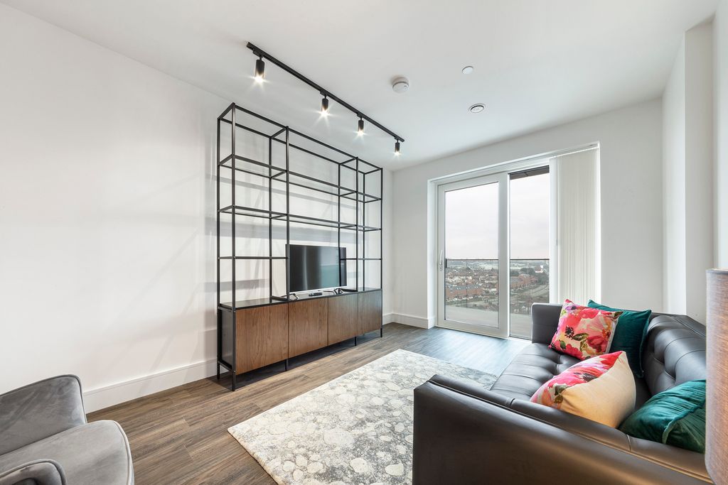 Property photo 3 of 24