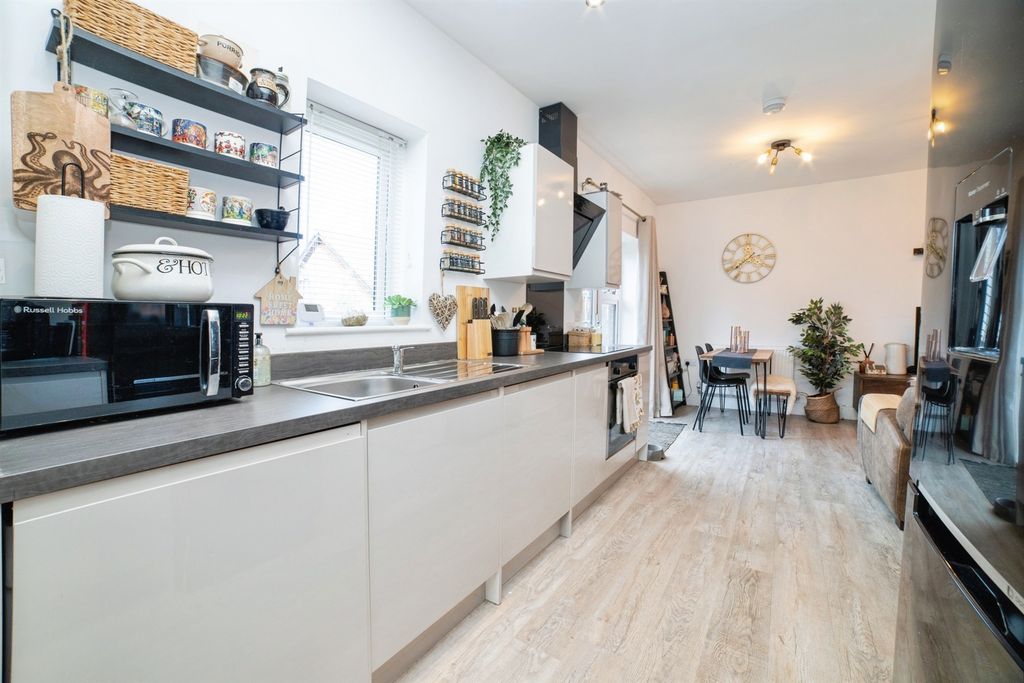 Property photo 3 of 17