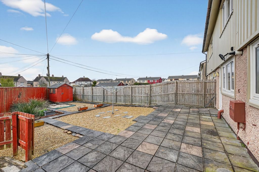 Property photo 2 of 25