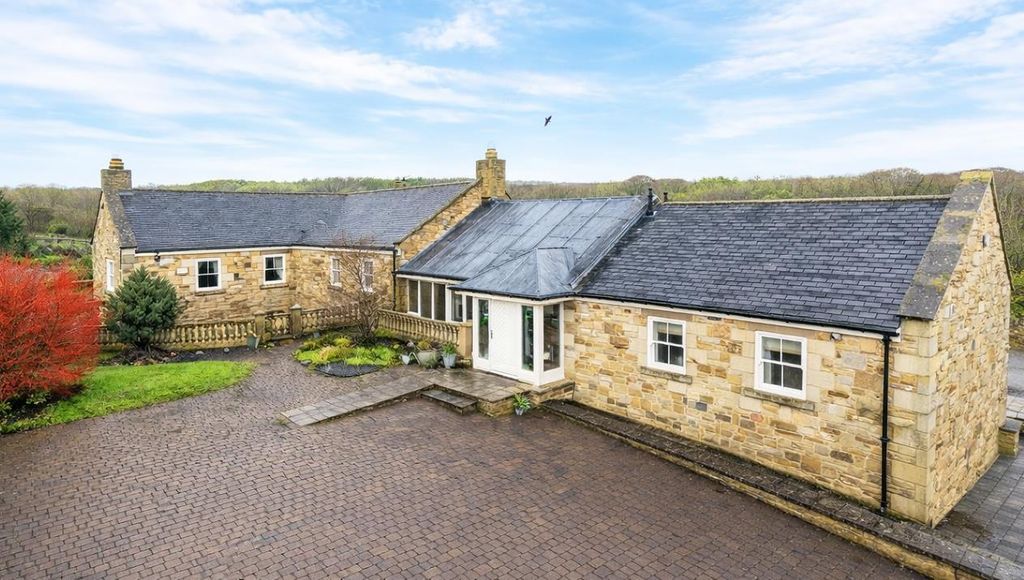 Property photo 1 of 12 External