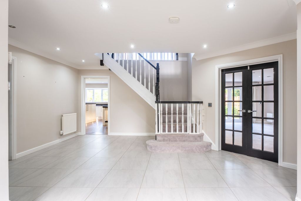 Property photo 2 of 19