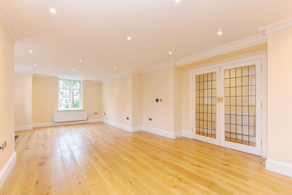 Property photo 2 of 11 Photo