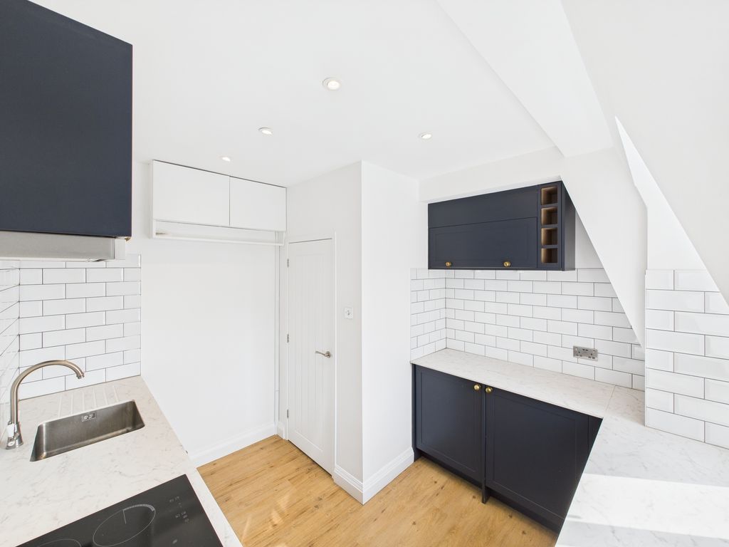 Property photo 3 of 9 Cam03446G0-Pr0301-Still016