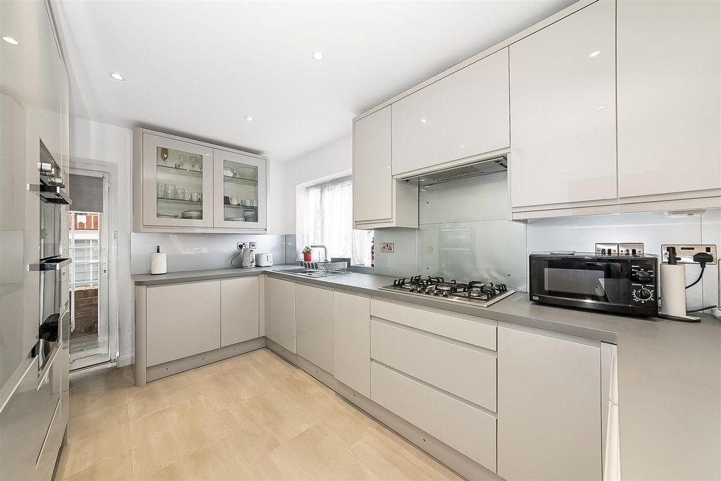 Property photo 2 of 15 Kitchen/Reception Room