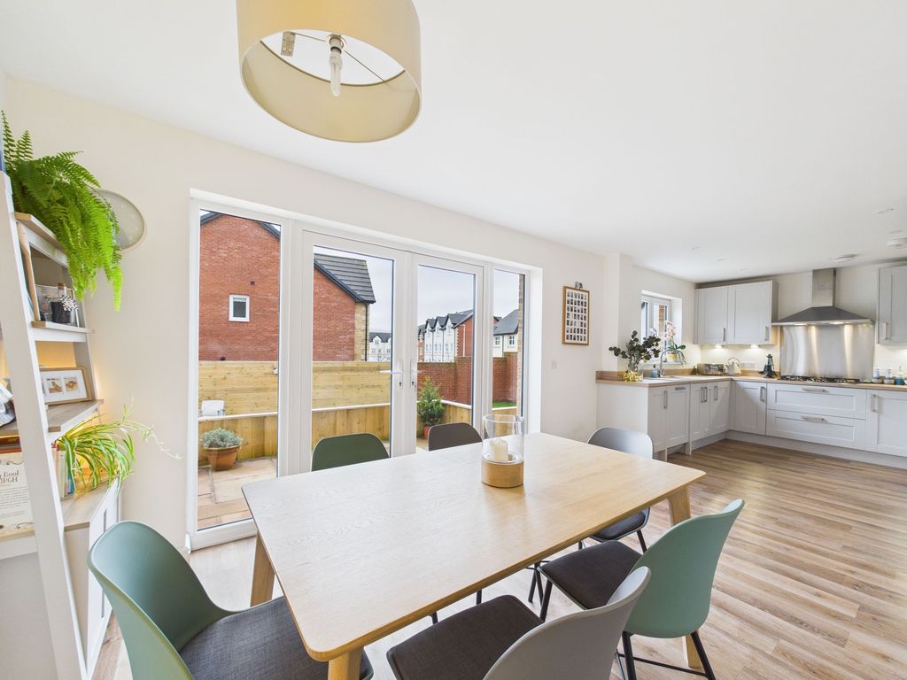 Property photo 3 of 21 Kitchen/Dining