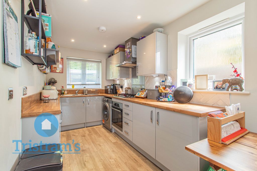 Property photo 2 of 18