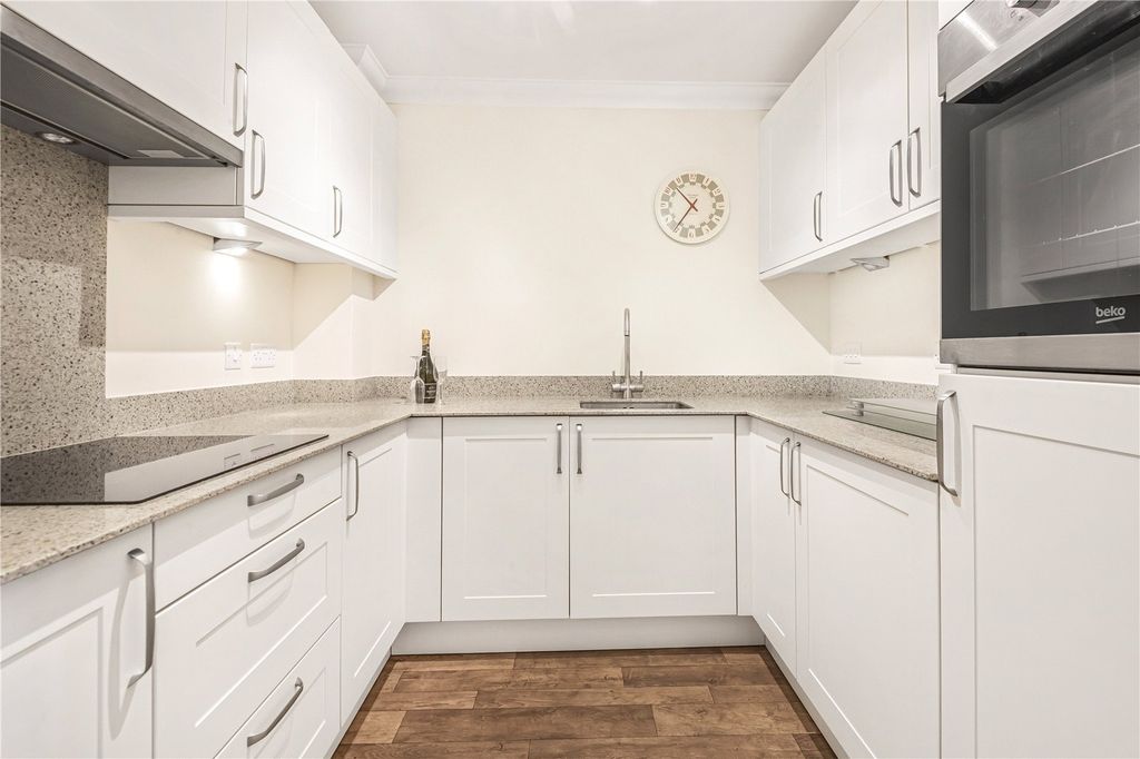 Property photo 2 of 17 Picture No. 12