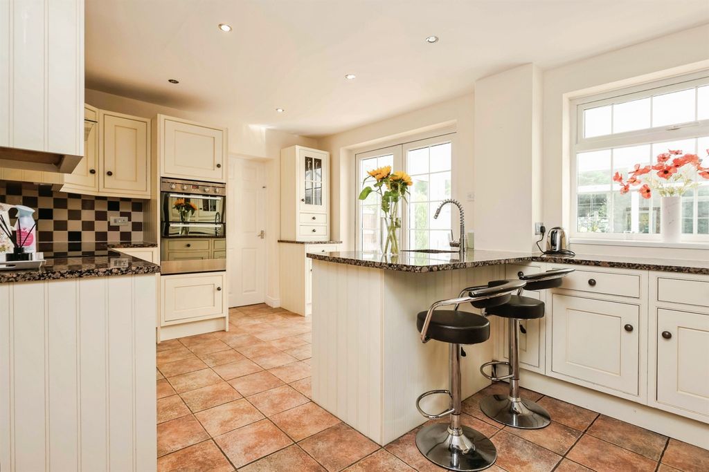 Property photo 2 of 18