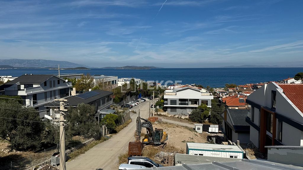 Property photo 1 of 35