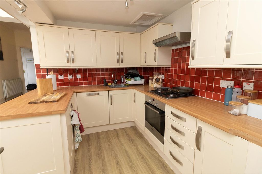 Property photo 3 of 12 Kitchen