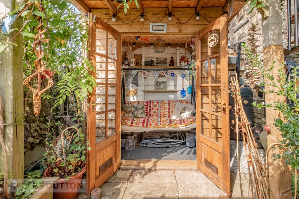 Property photo 3 of 20 Garden Room