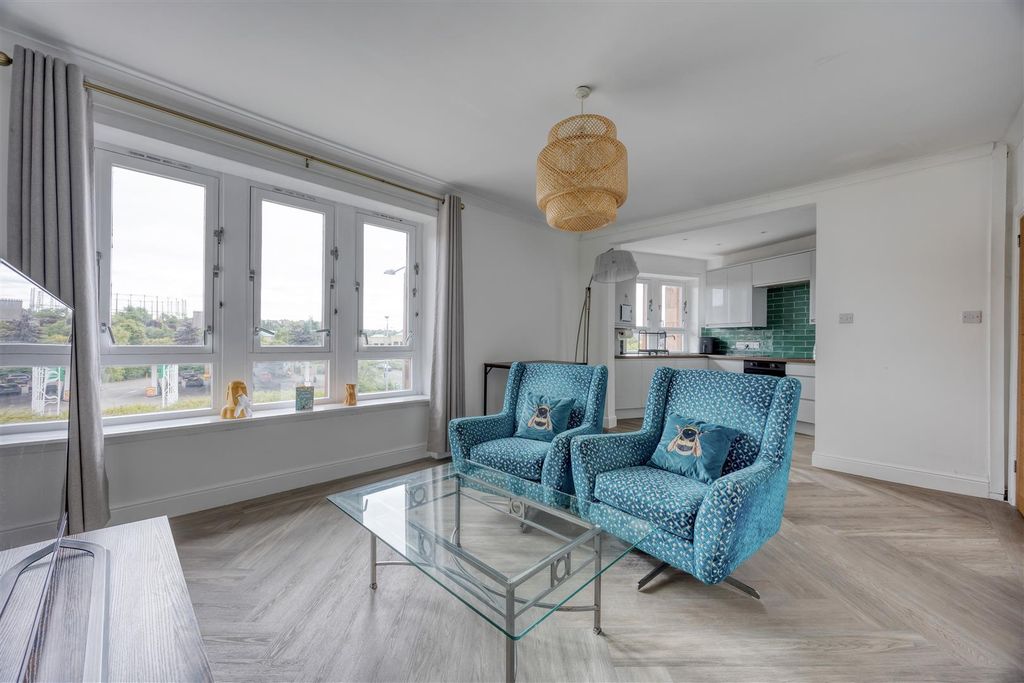 Property photo 3 of 19 2-2_145_Bearsden_Road_Glasgow_009.Jpeg