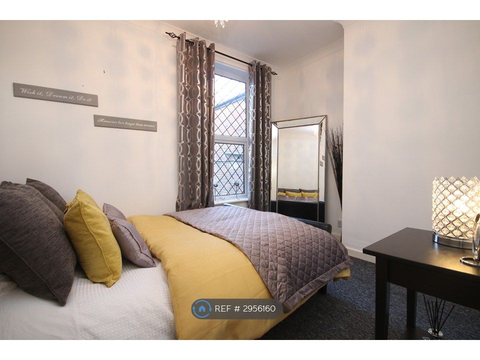 Property photo 1 of 25 Bedroom