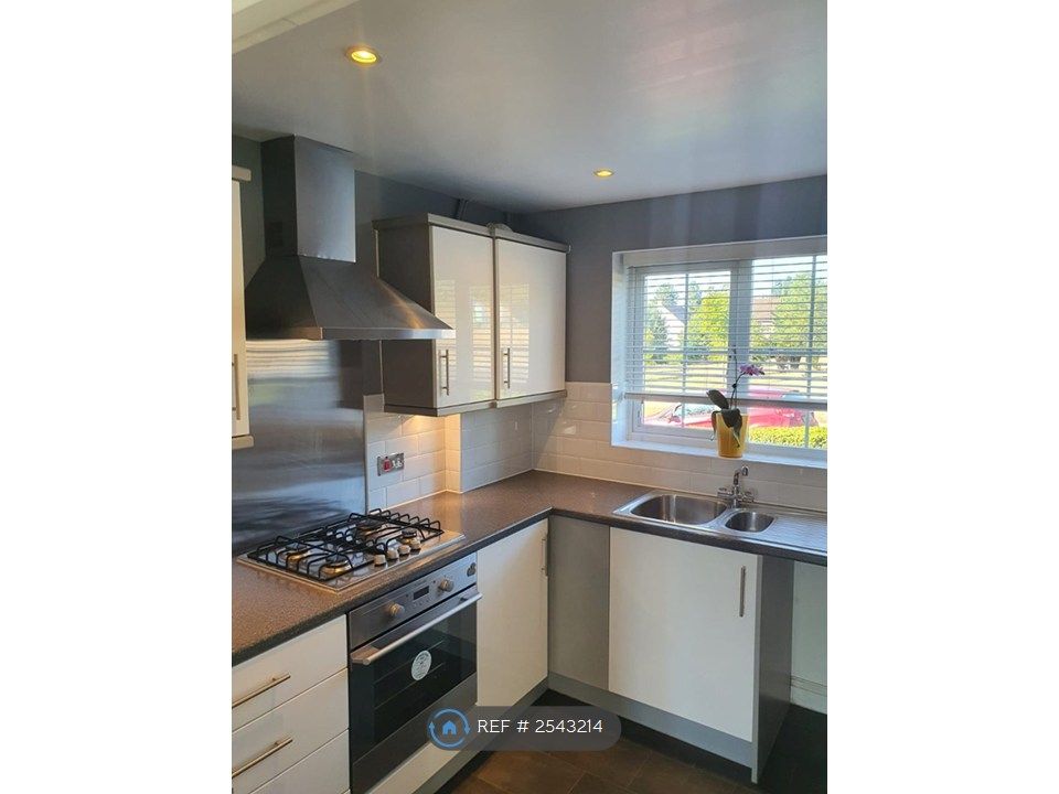 Property photo 2 of 12 Kitchen