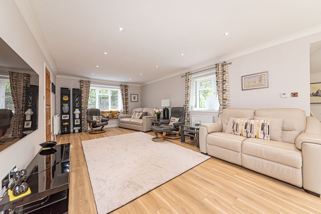 Property photo 3 of 20 Living Room