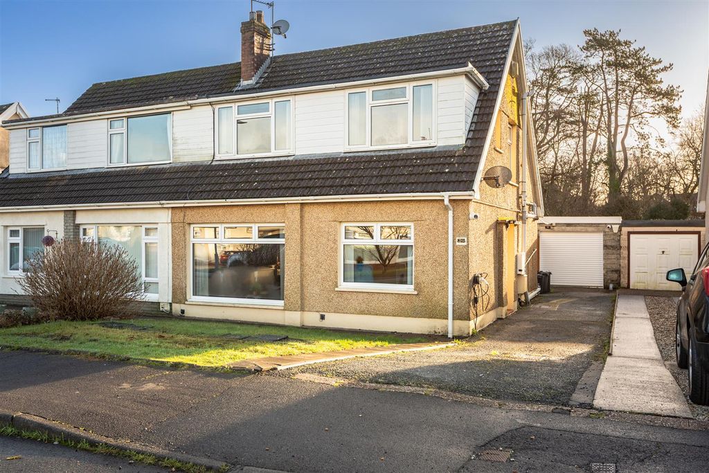 Property photo 1 of 28