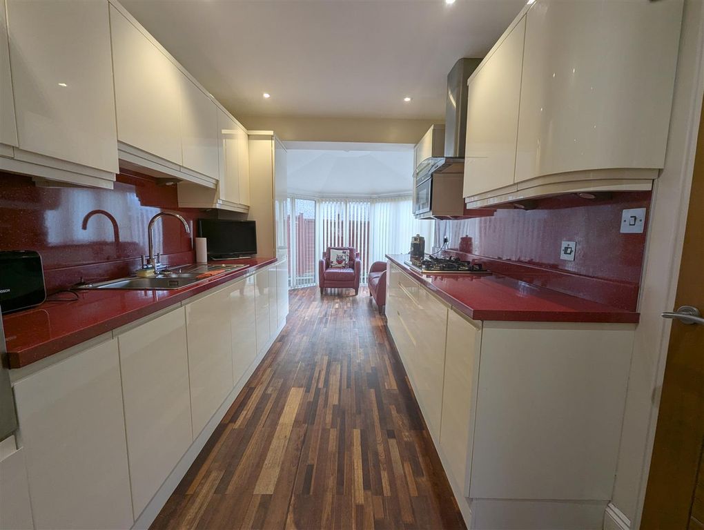 Property photo 3 of 14 Kitchen