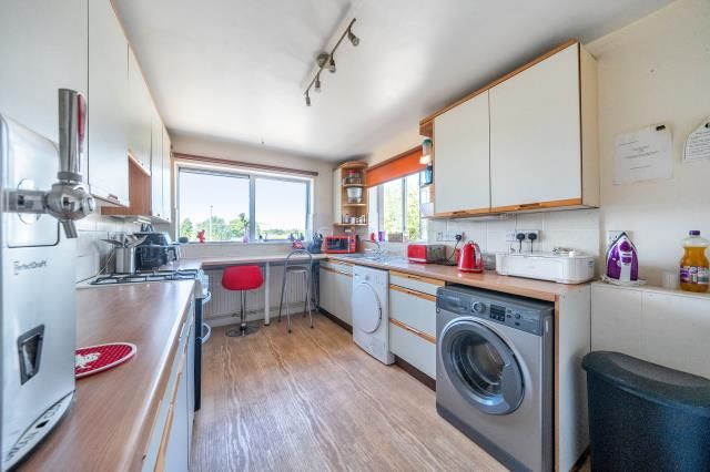Property photo 3 of 18 Kitchen