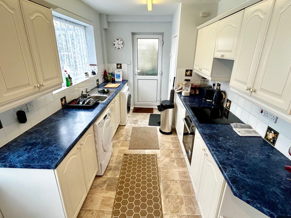 Property photo 2 of 6 Kitchen