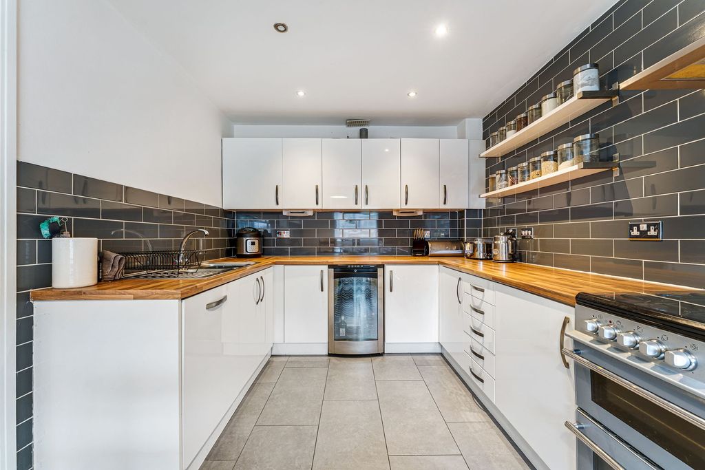 Property photo 2 of 29