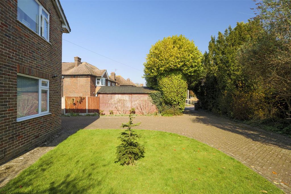 Property photo 2 of 18