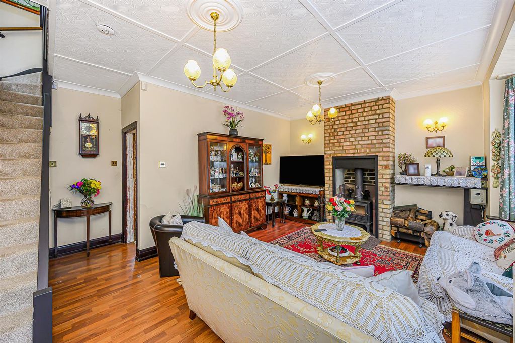 Property photo 3 of 28