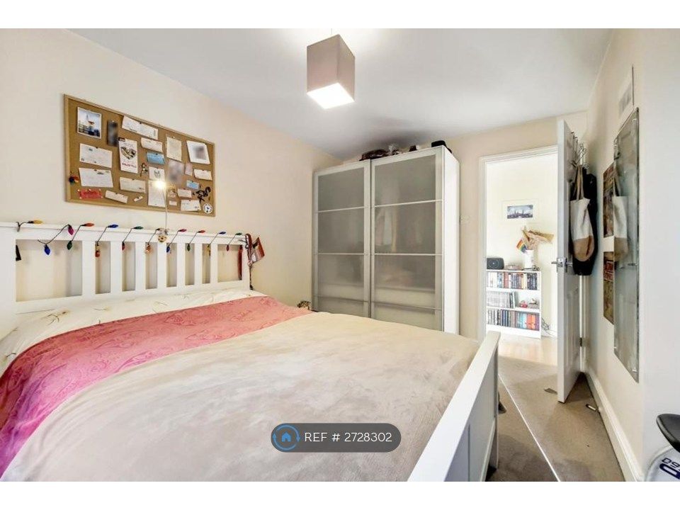 Property photo 2 of 9 Bedroom