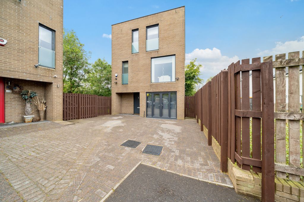 Property photo 1 of 31