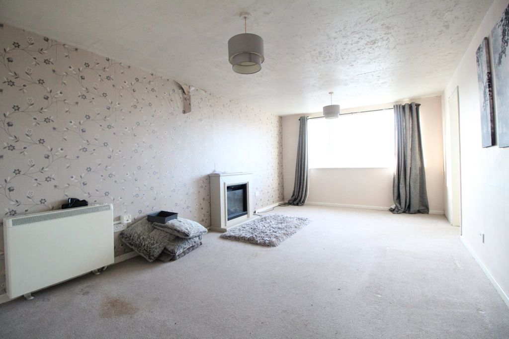 Property photo 2 of 5 Lounge