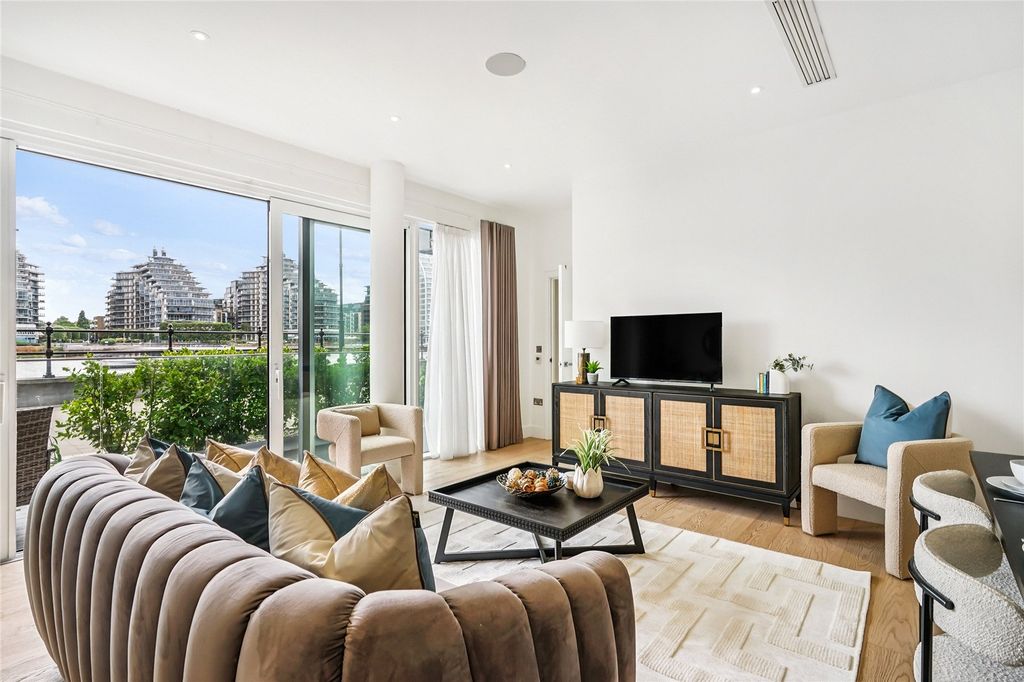 Property photo 3 of 21 Reception Room