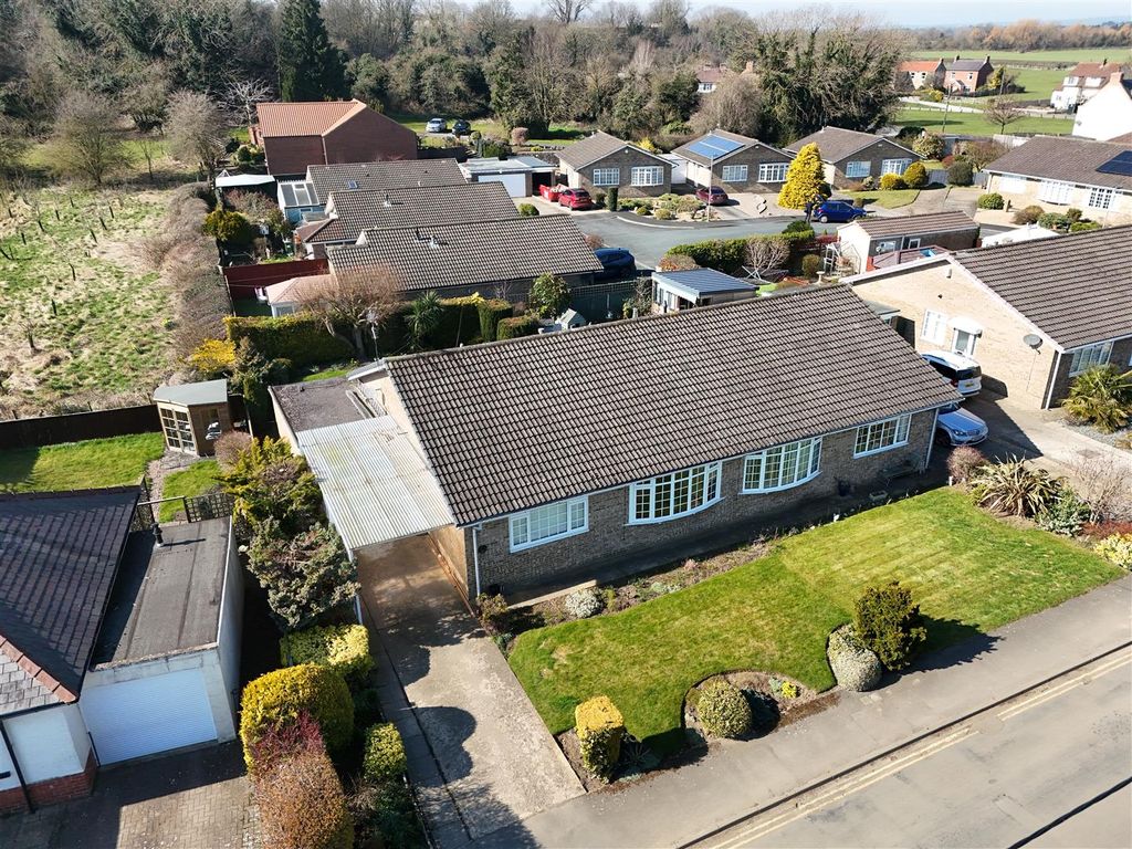 Property photo 1 of 14 Externally