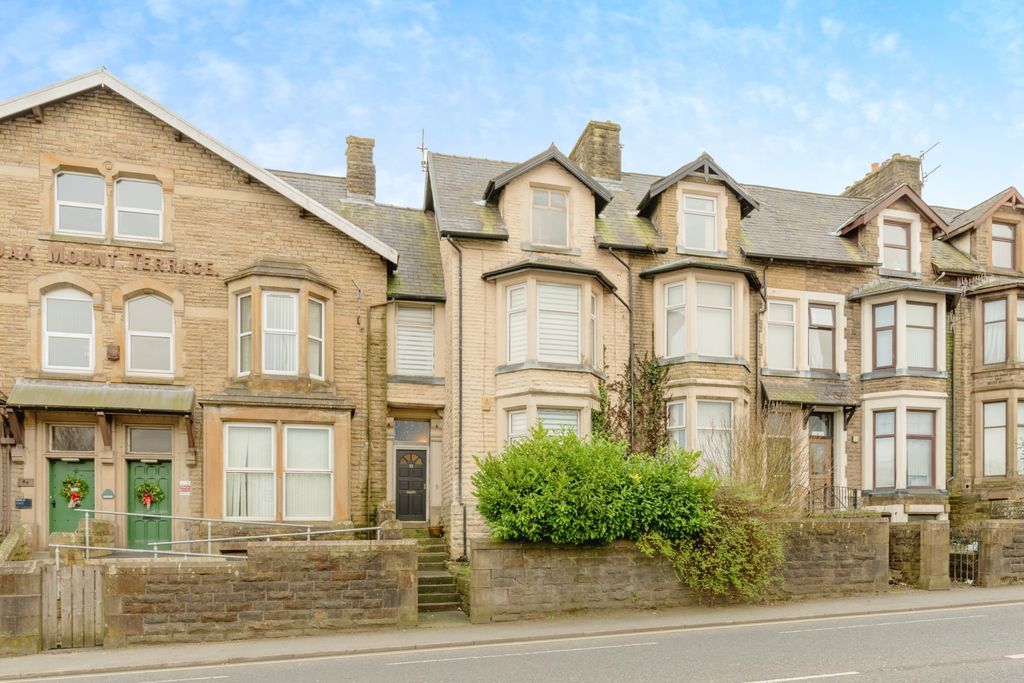 Property photo 1 of 17 External