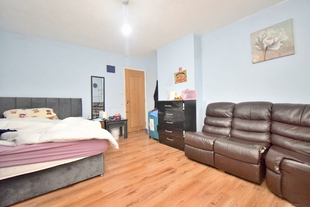 Property photo 3 of 11 Gallery