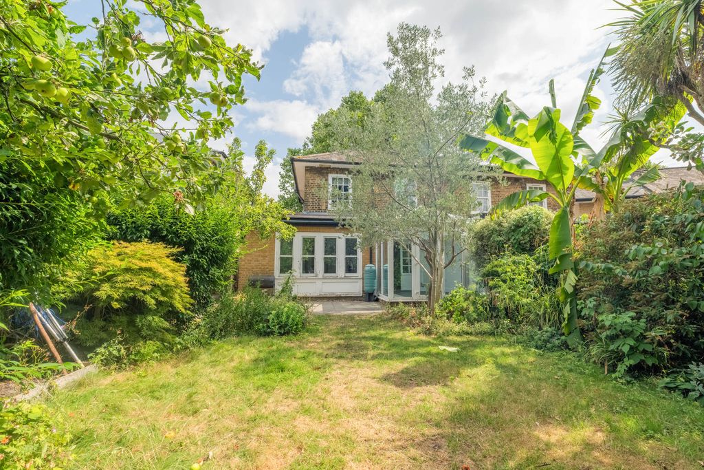 Property photo 2 of 18
