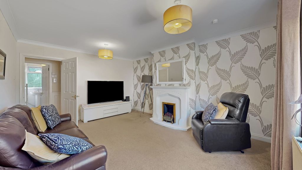 Property photo 3 of 18 25-Web-Or-Mls-8 Dodside Gardens_32