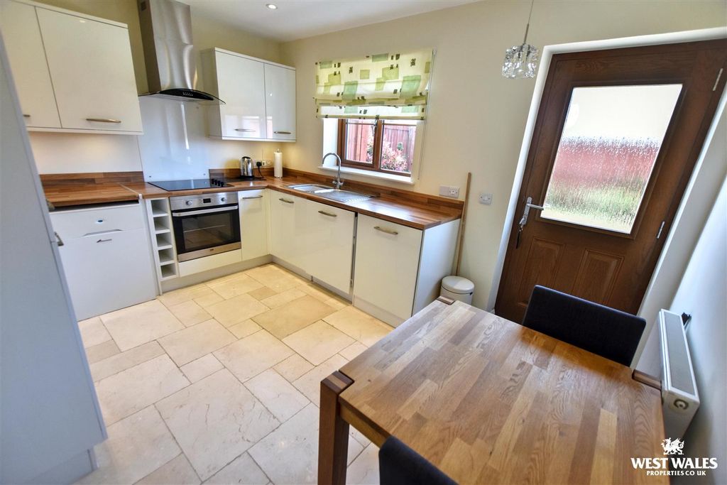 Property photo 3 of 19 11 (8).Jpg