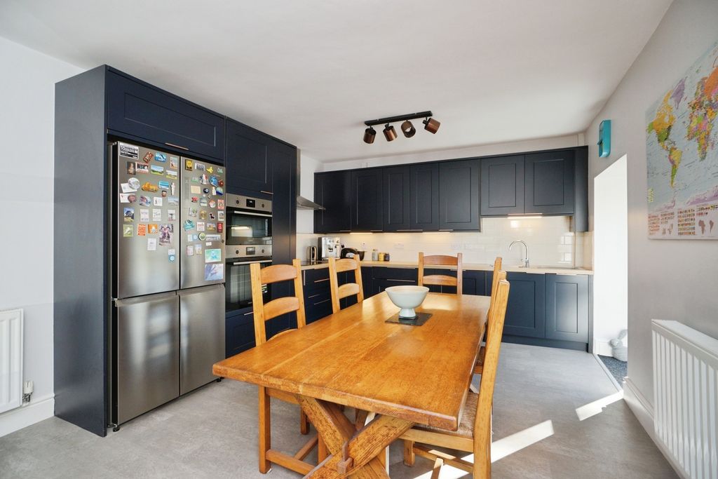 Property photo 3 of 27 Photo