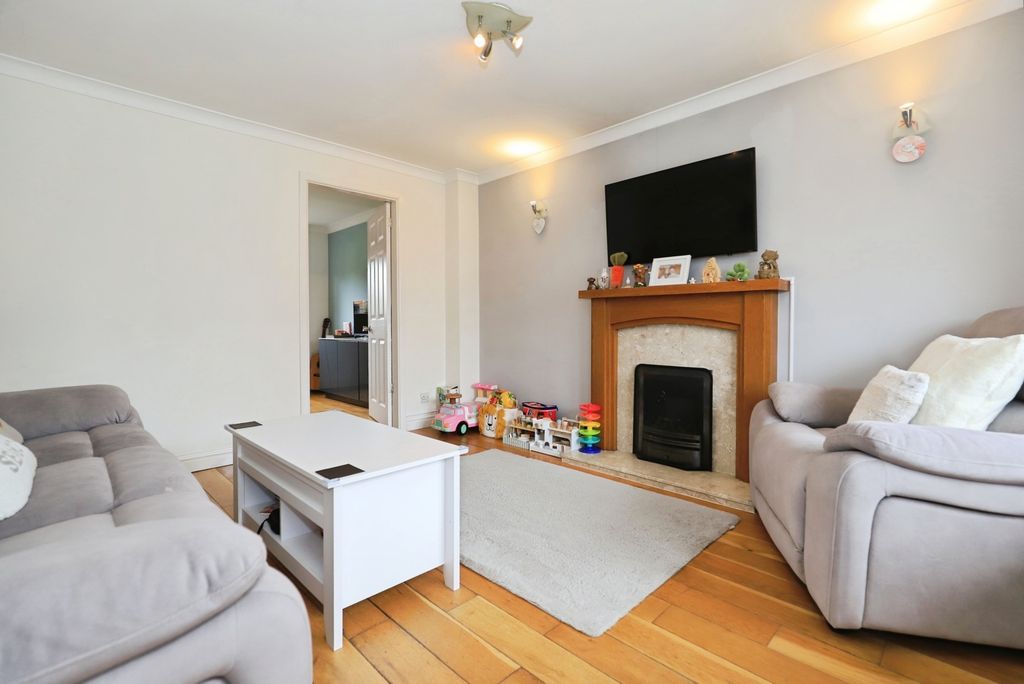 Property photo 2 of 12 Lounge