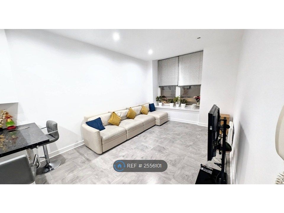 Property photo 1 of 11 Living Room W/Modular Sofa + 40 Tv