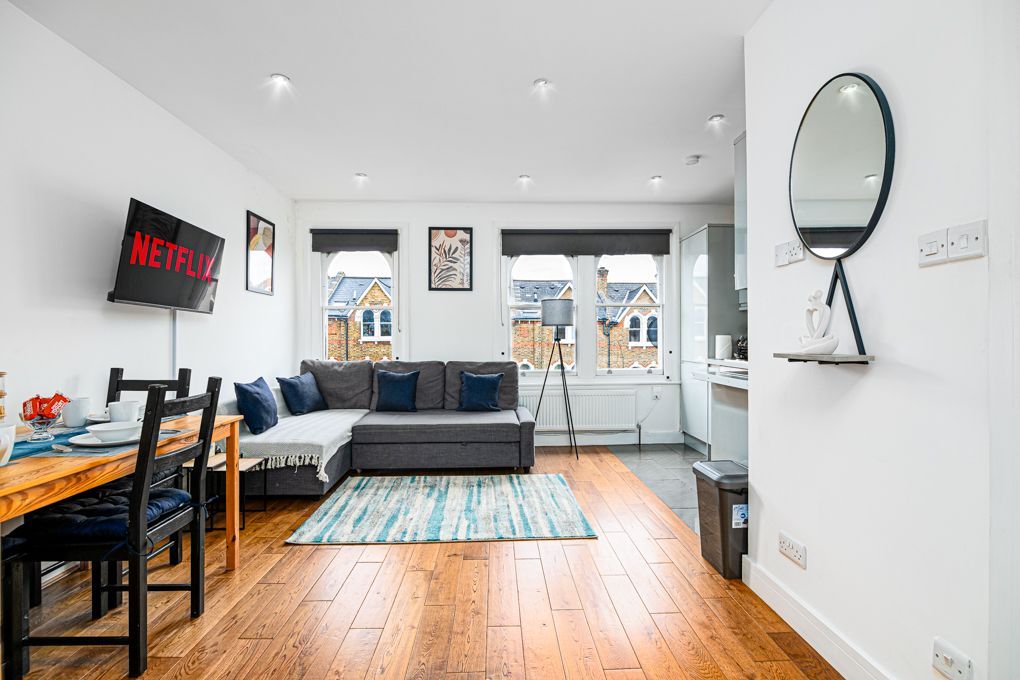 Property photo 1 of 9 Stylish 1-Bedroom Flat Near West Hampstead