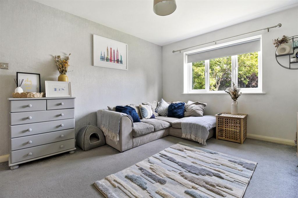 Property photo 3 of 12 Woodsdale Court, 6_04.Jpg