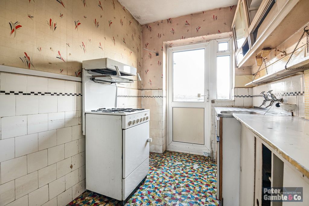 Property photo 3 of 14