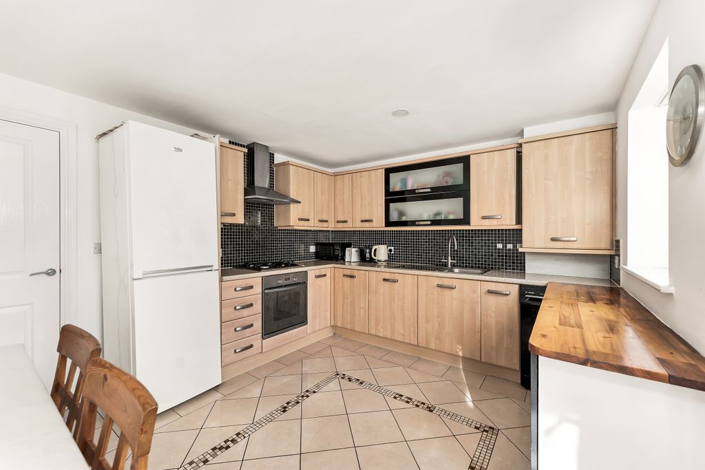 Property photo 3 of 15 27 Anson Road, Cambourne.Jpg