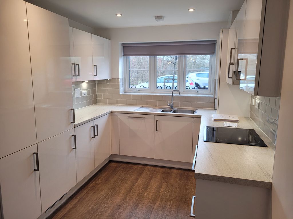 Property photo 2 of 6 Kitchen