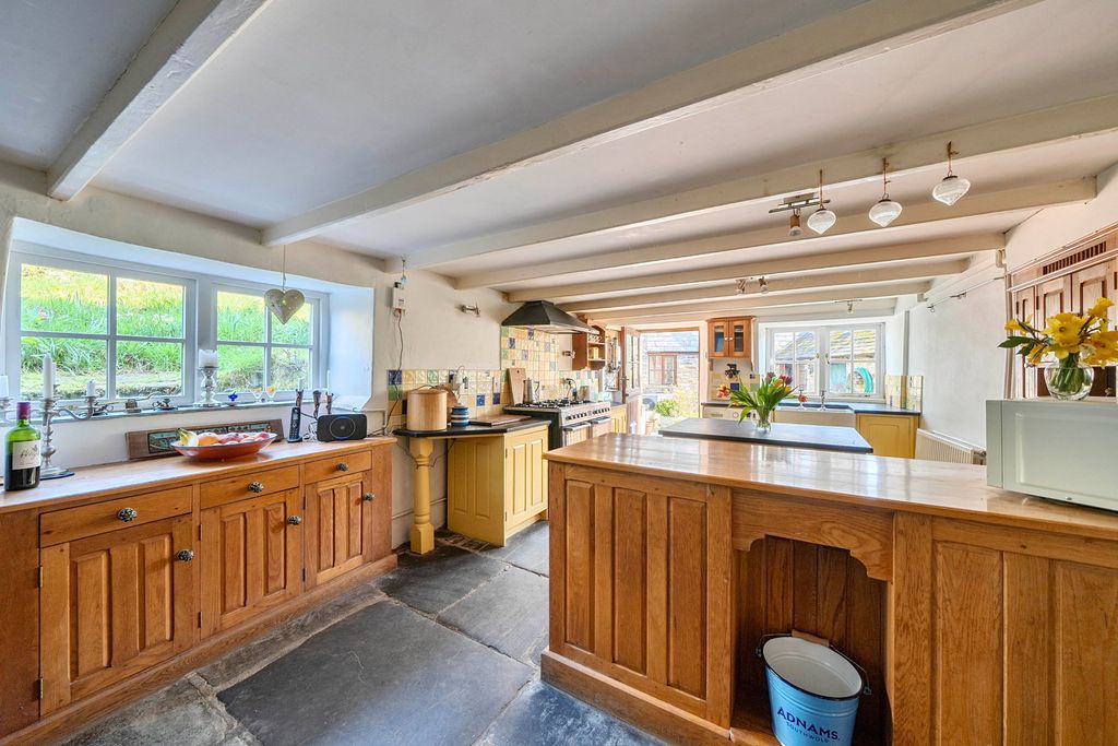 Property photo 3 of 25