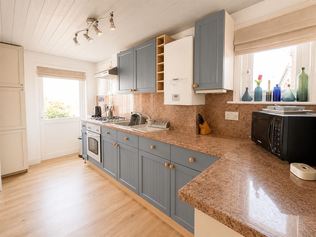 Property photo 2 of 8 Kitchen
