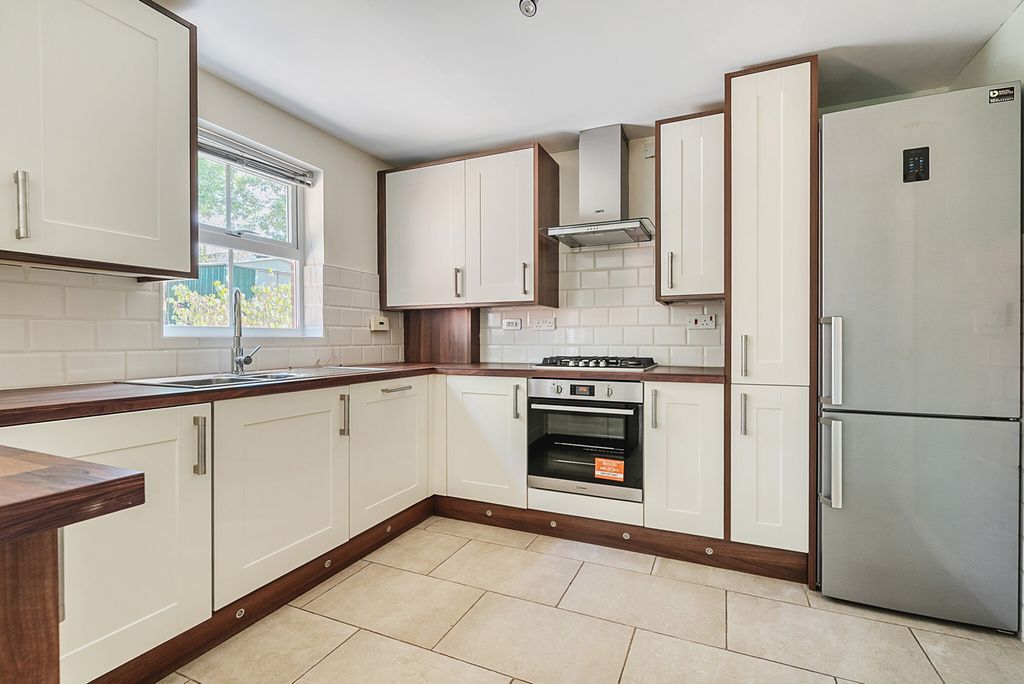 Property photo 2 of 24 1339739-17-689B4F...