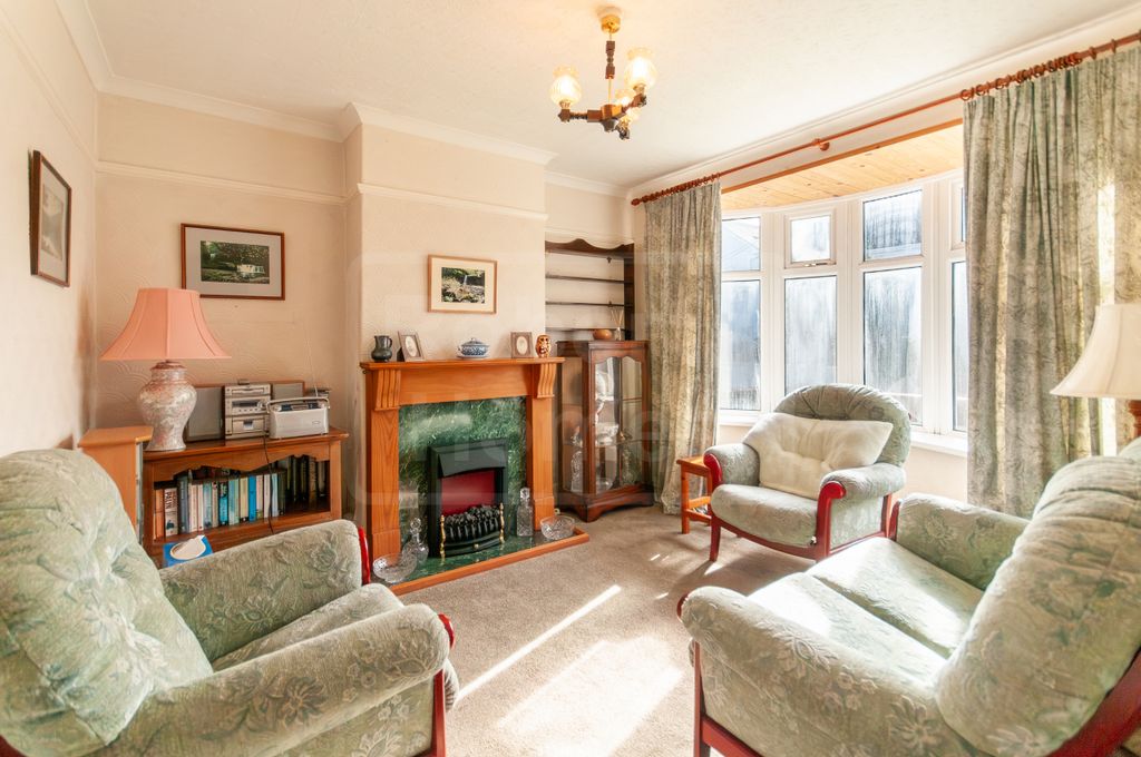 Property photo 2 of 20 Lounge