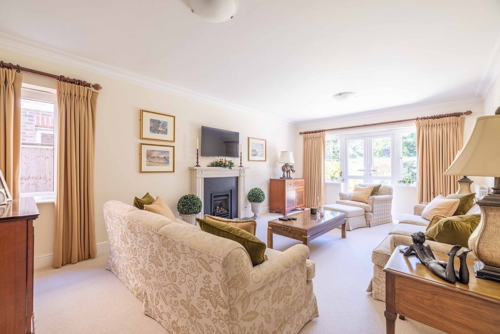 Property photo 2 of 26