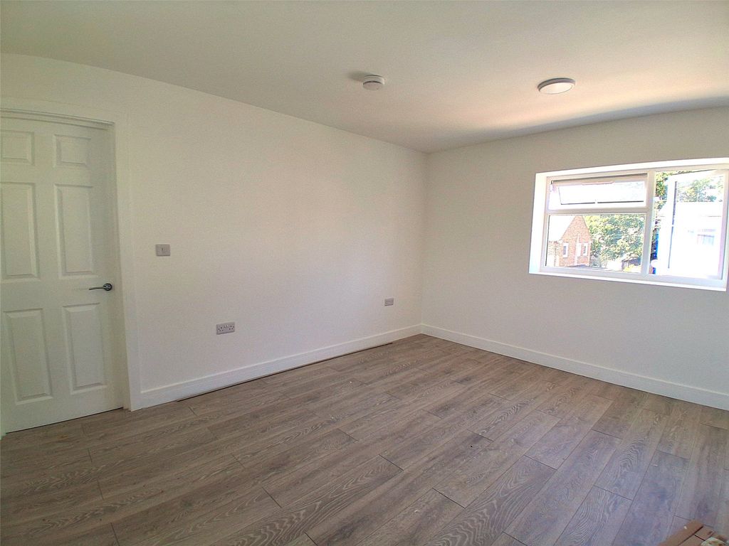 Property photo 3 of 3 Picture No. 04